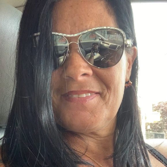 Meet your Posher, Lourdes - Picture 2 of 2